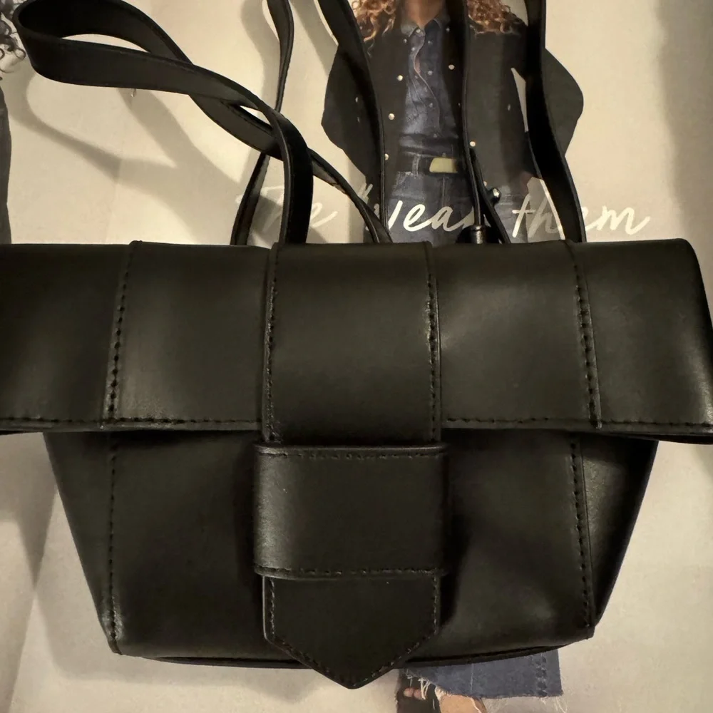 New - Banana Republic all leather mini crossbody - Picture 9 of 9